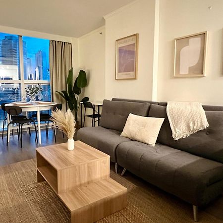 Stunning Skyline Views In A Cozy And Stylish Abode Apartment Vancouver Bagian luar foto
