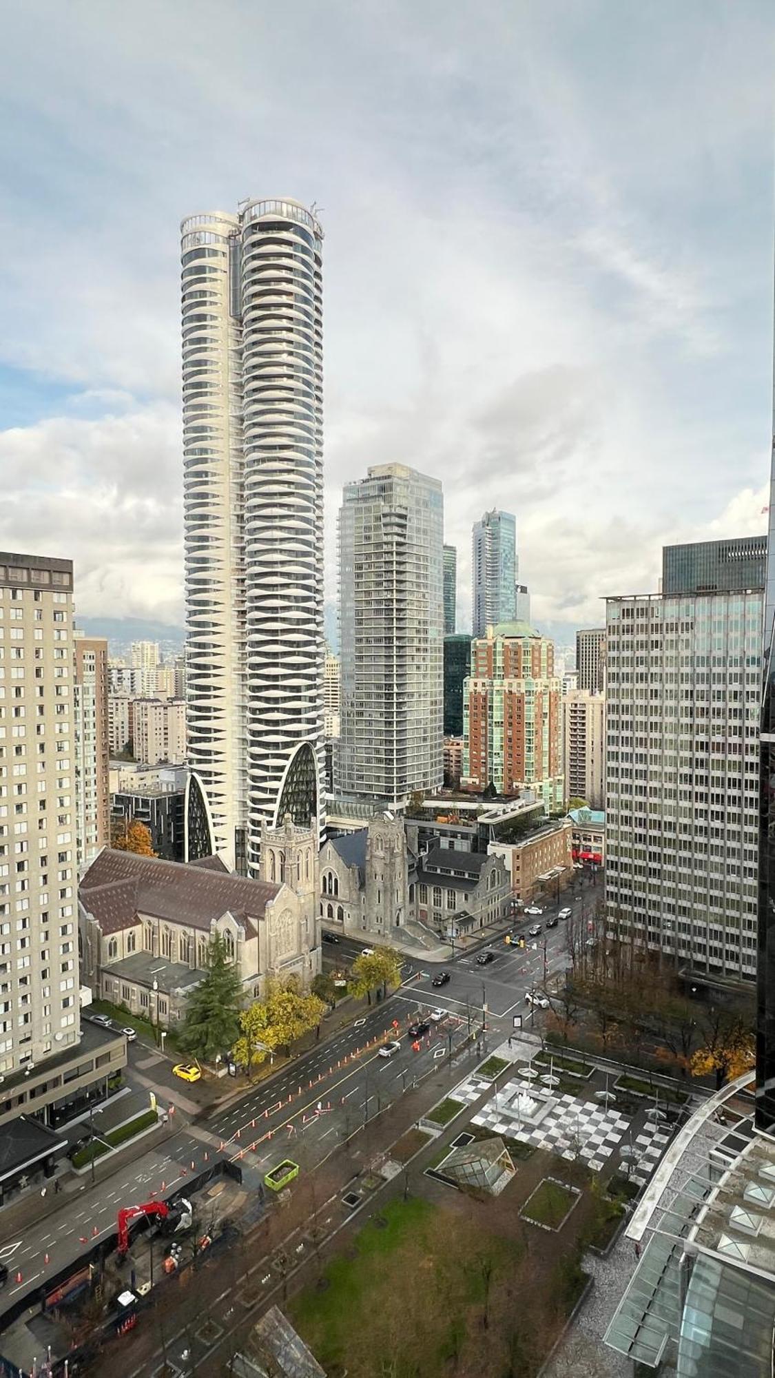 Stunning Skyline Views In A Cozy And Stylish Abode Apartment Vancouver Bagian luar foto