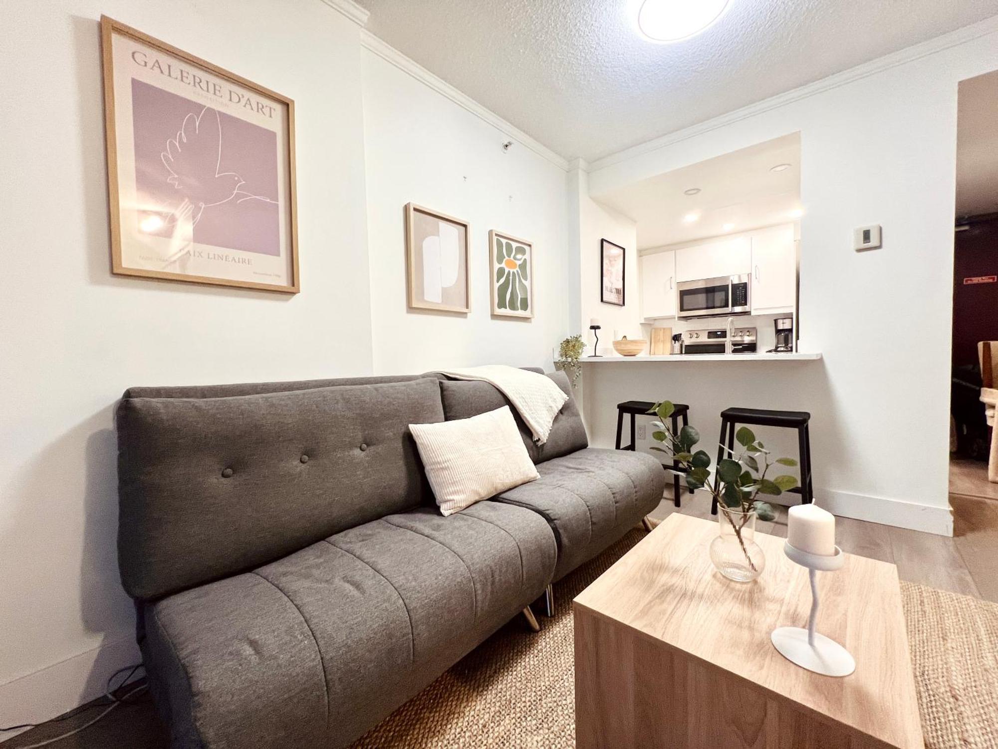 Stunning Skyline Views In A Cozy And Stylish Abode Apartment Vancouver Bagian luar foto