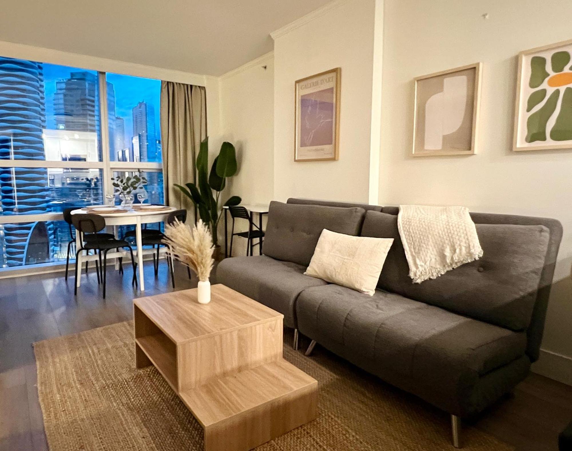 Stunning Skyline Views In A Cozy And Stylish Abode Apartment Vancouver Bagian luar foto