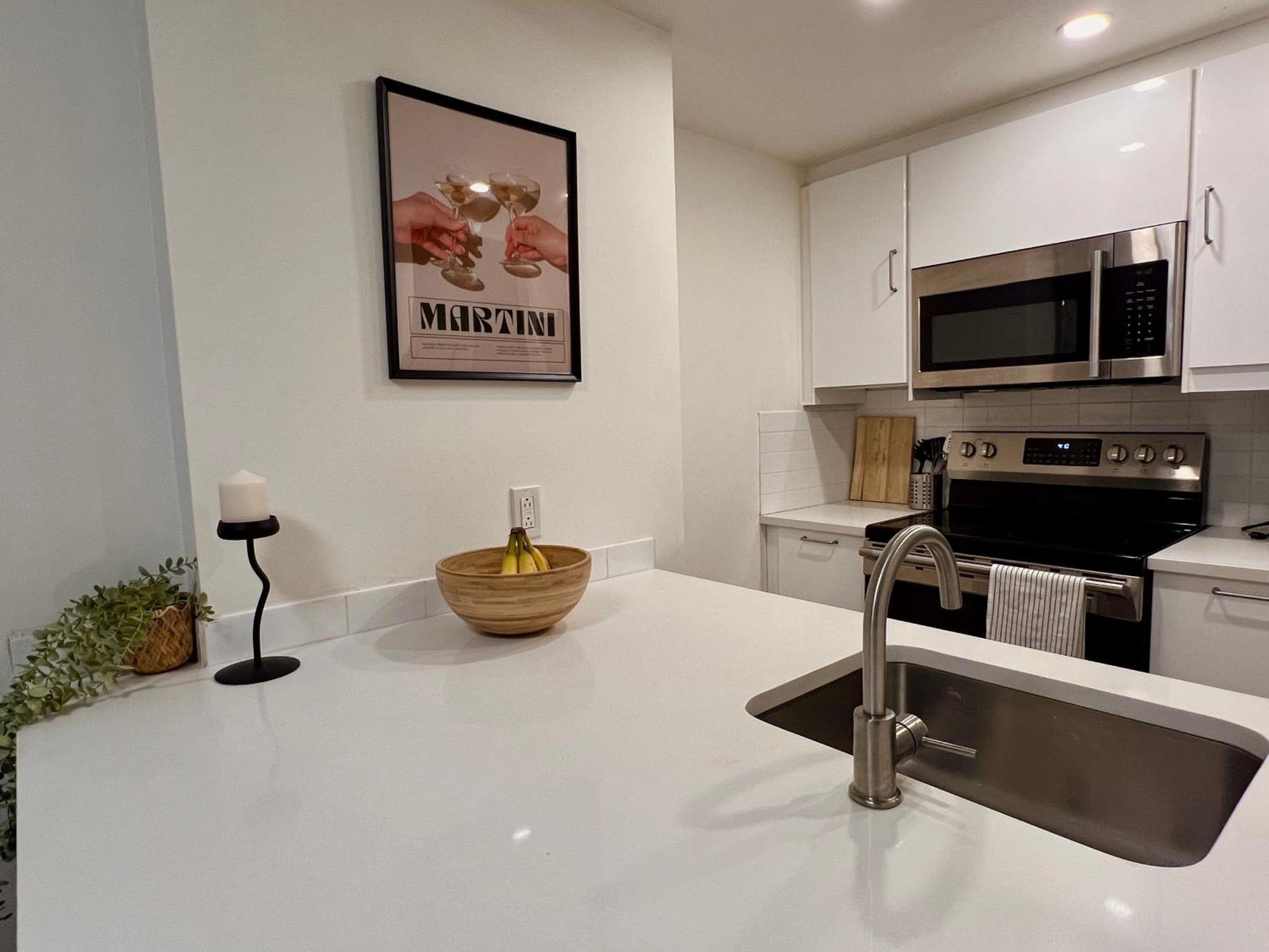 Stunning Skyline Views In A Cozy And Stylish Abode Apartment Vancouver Bagian luar foto